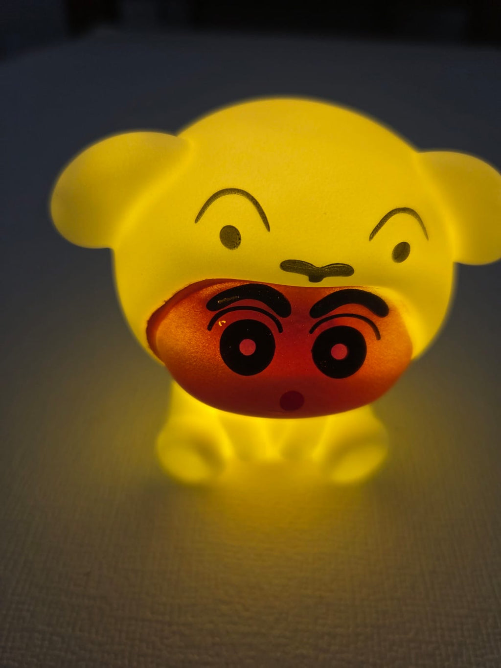 Lámpara de Noche LED Shin-Chan Disfraz Nevado | Luz Quitamiedos Infantil y Coleccionable