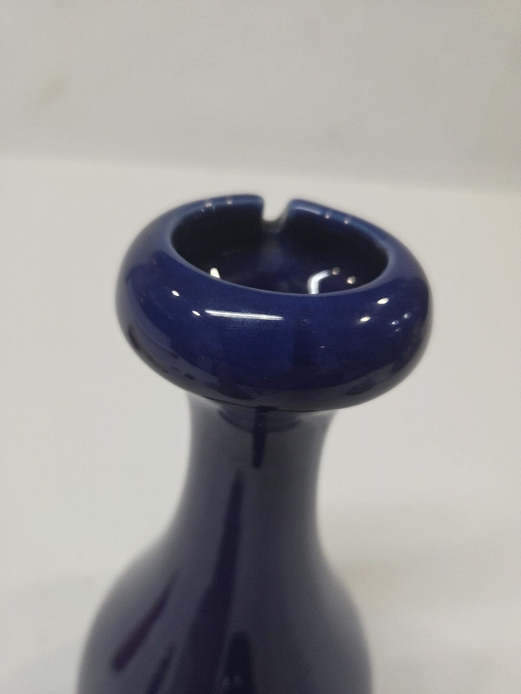 Jarra/Aceitera Pequeña de Cerámica Azul Cobalto con Asa y Pico Vertedor (18 cm)