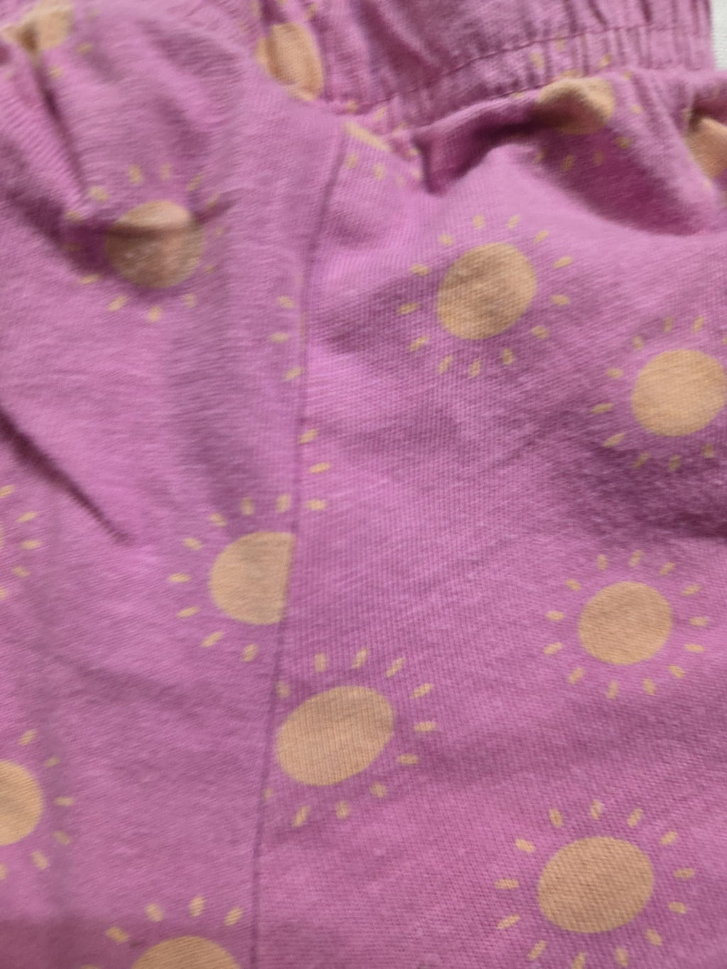 Pantalón corto / Short de verano para niña Zeeman – Talla 92 (1,5 - 2 años) - Estampado Soles