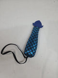 Cola de Sirena de Disfraz Ajustable – Cola Azul Brillante con Escamas (Aproximadamente 25 cm)