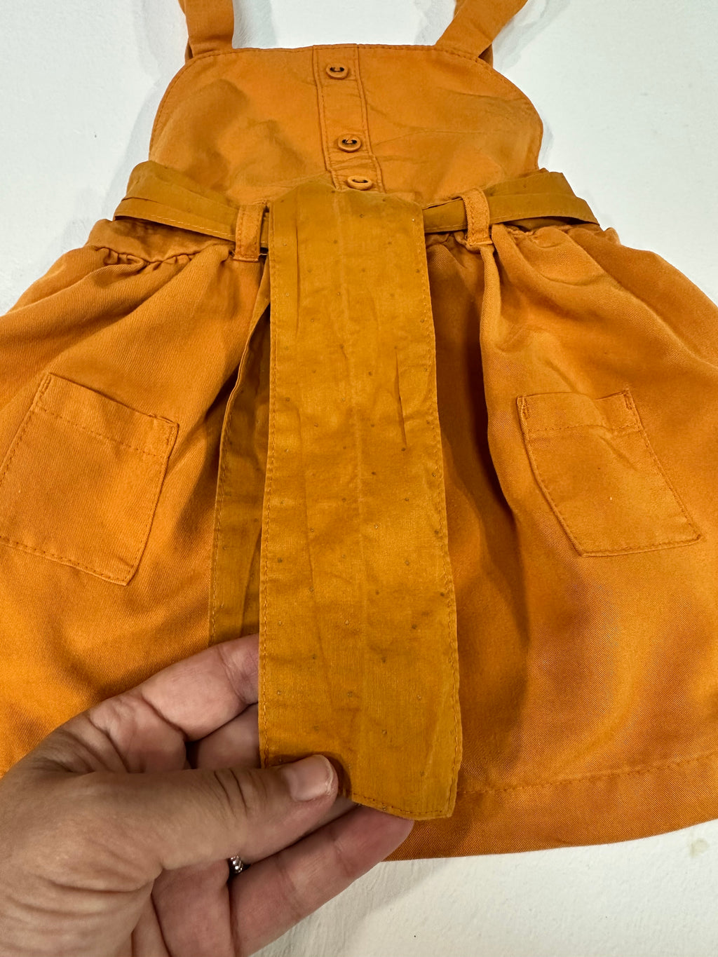Vestido Pichi Bebé Niña Kiabi Talla 18 Meses (77-82 cm) - Color Mostaza / Teja con Cinturón