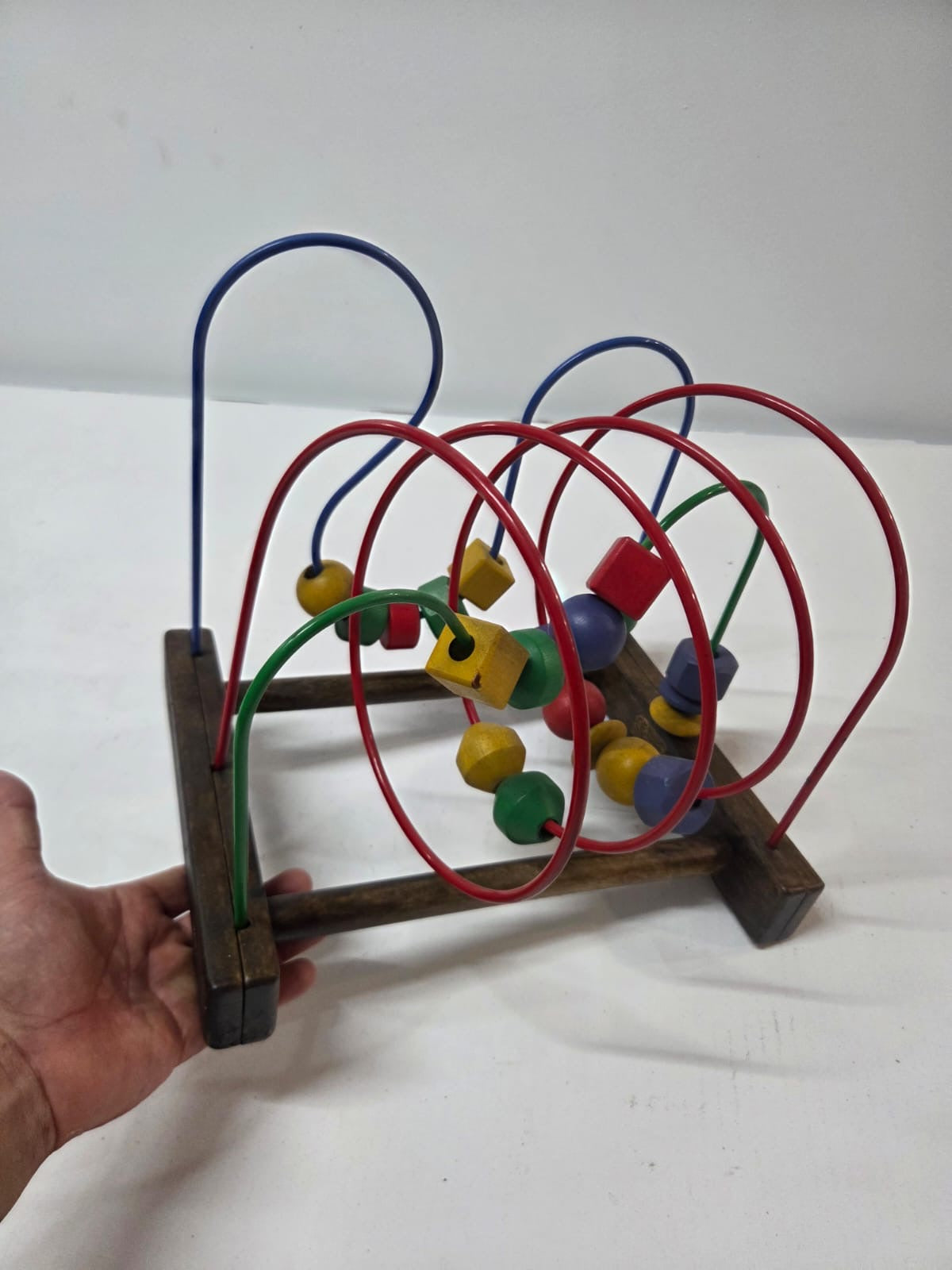 Juguete de Motricidad Fina / Laberinto de Cuentas de Madera Didáctico para Bebés y Niños