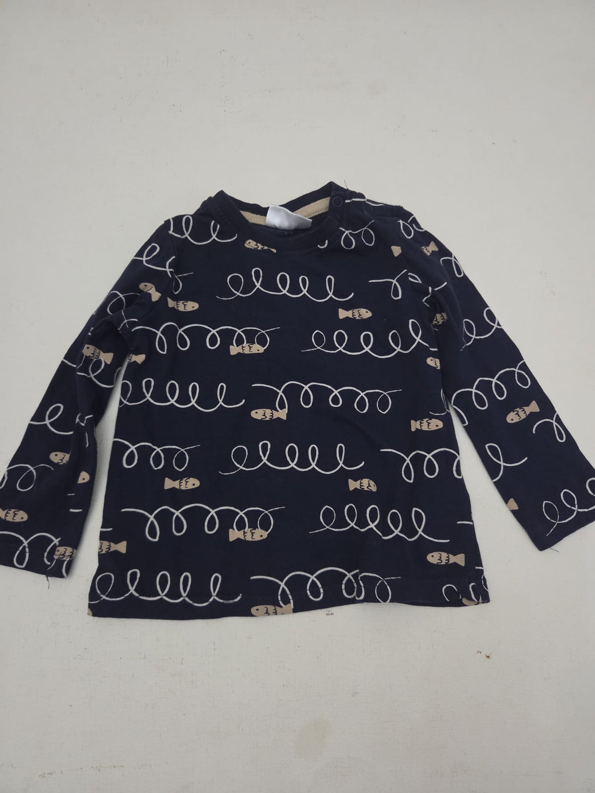 Camiseta de Manga Larga Azul Marino con Estampado de Peces