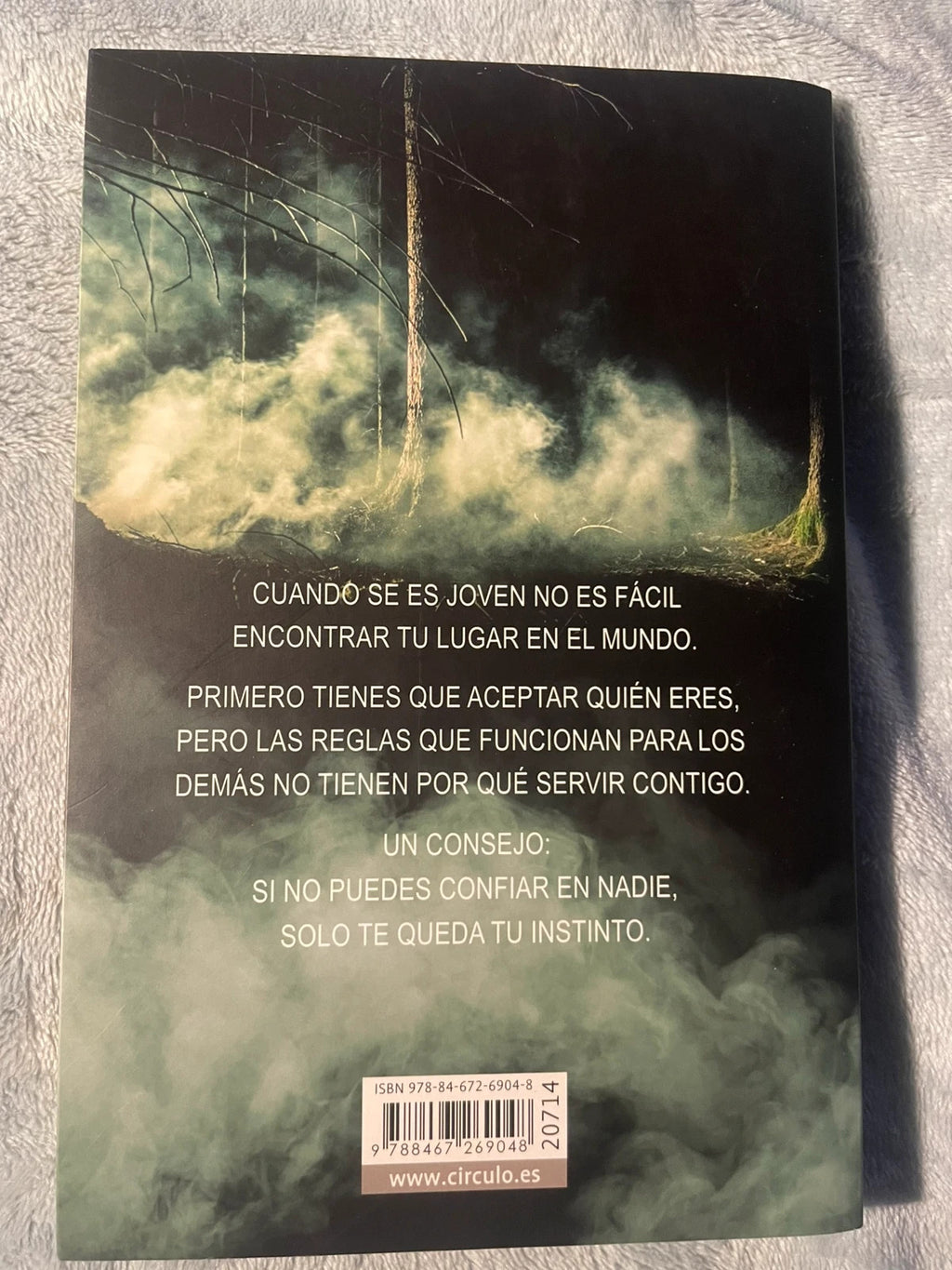 Extraños. kimberlyn McCreight