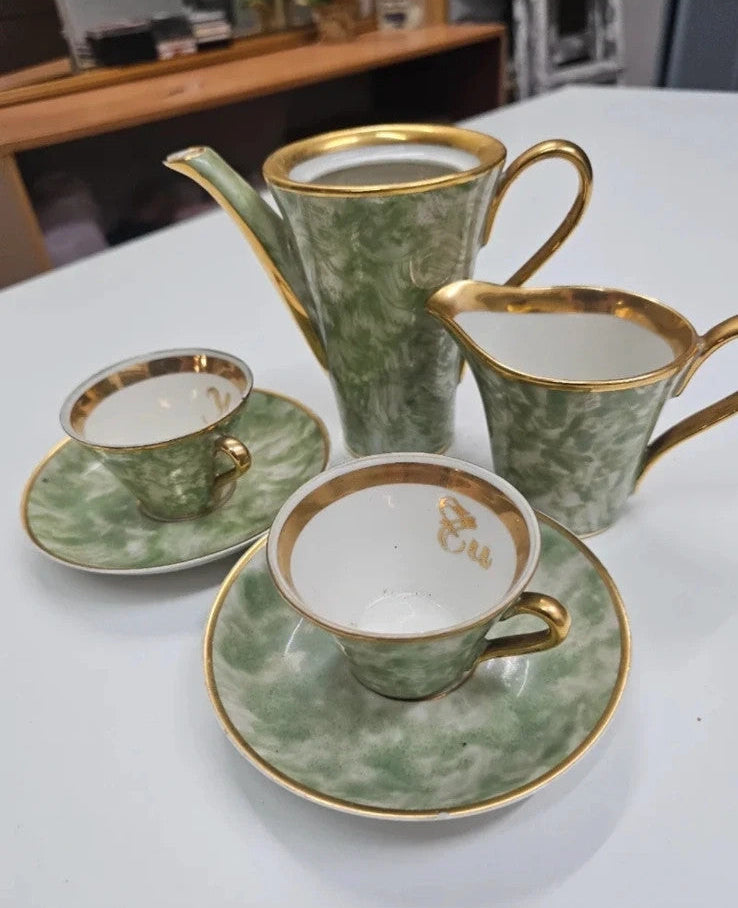 Antiguo juego de dos tazas de café.