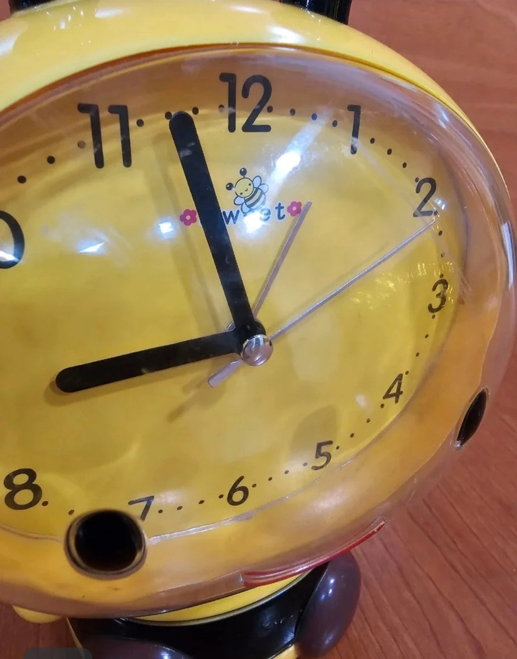 Reloj despertador de abeja
