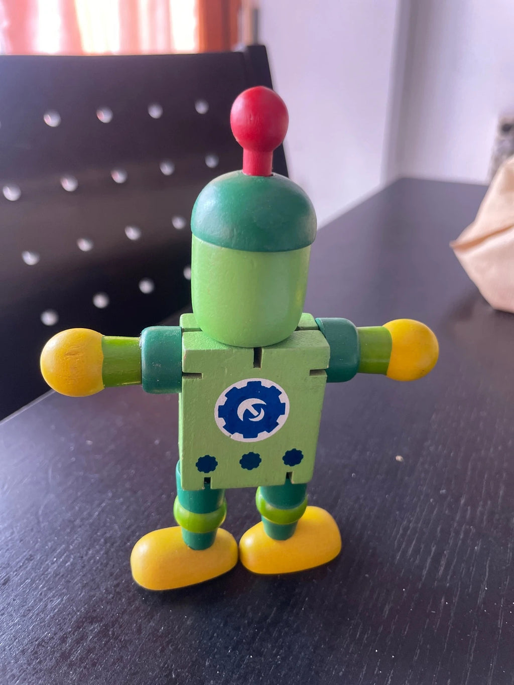 Robot articulado de madera