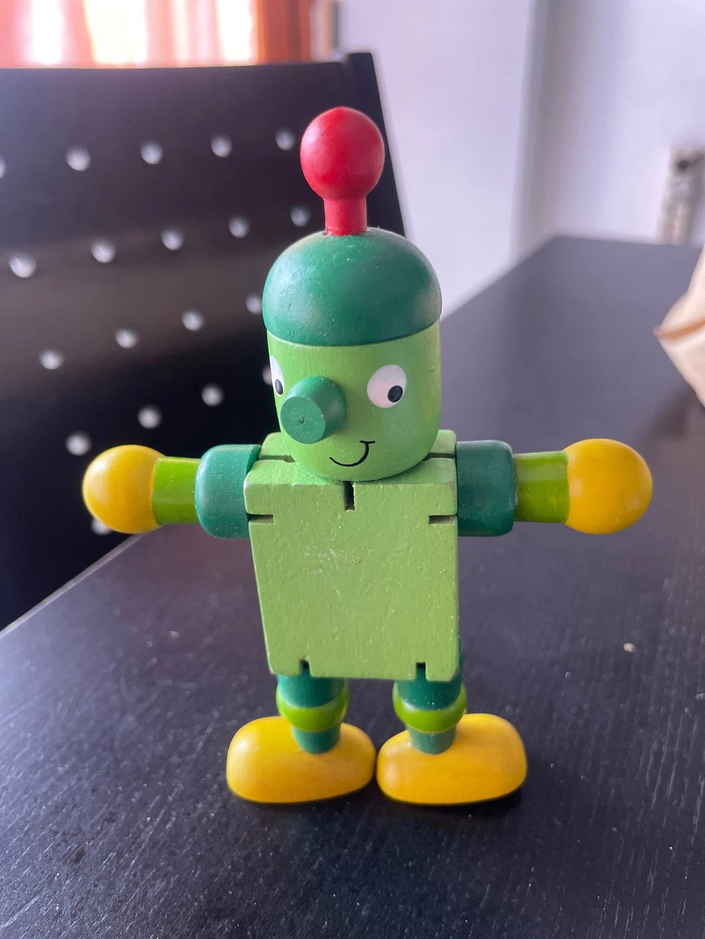 Robot articulado de madera
