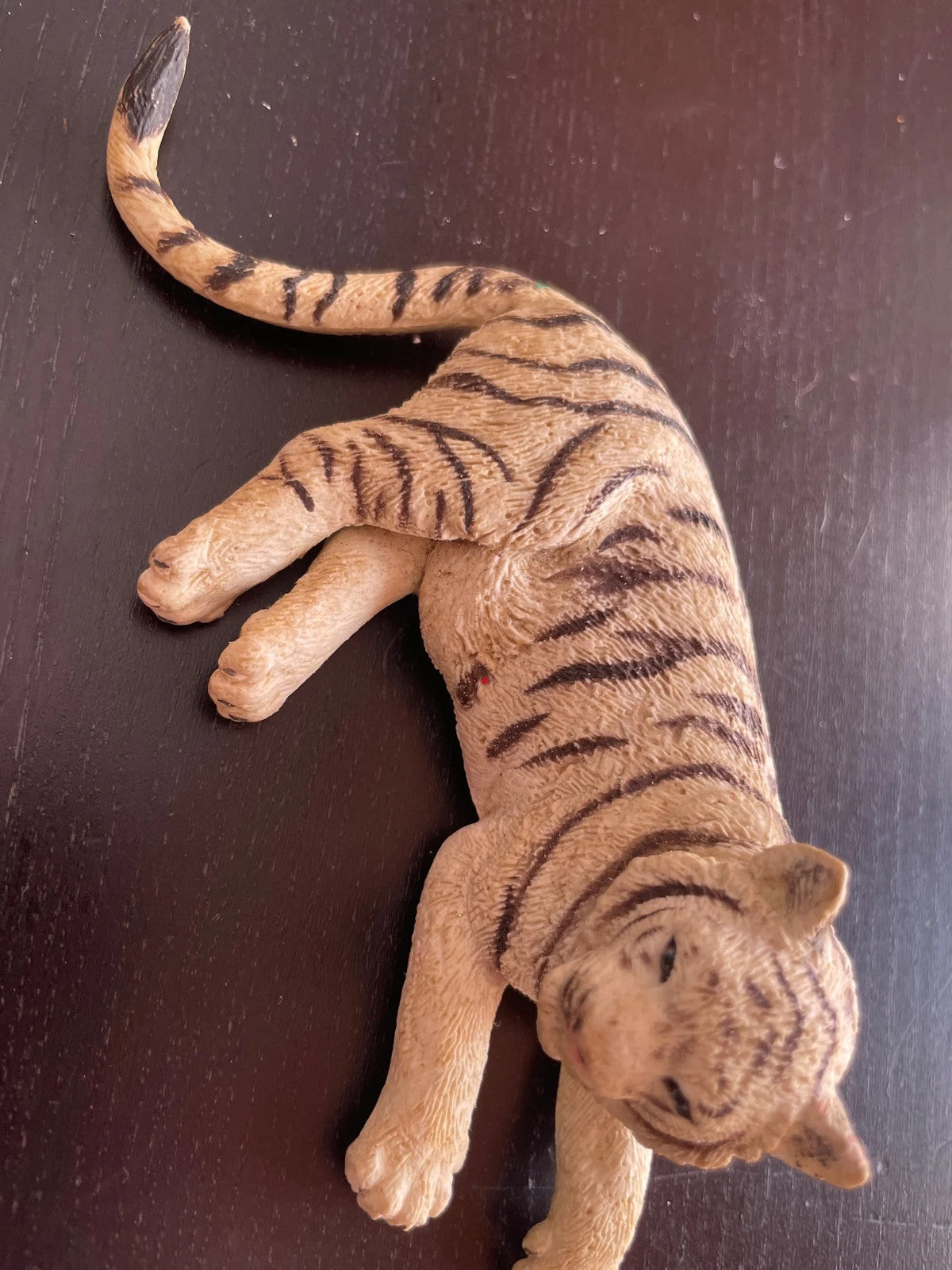 Tigre blanco de goma