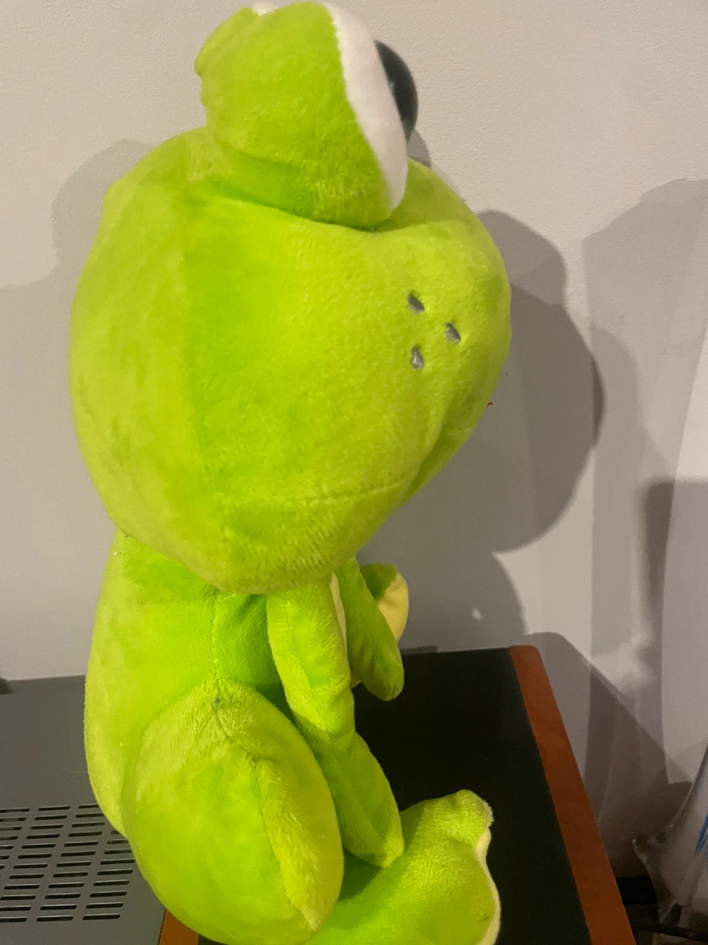 Adorable sapo de peluche