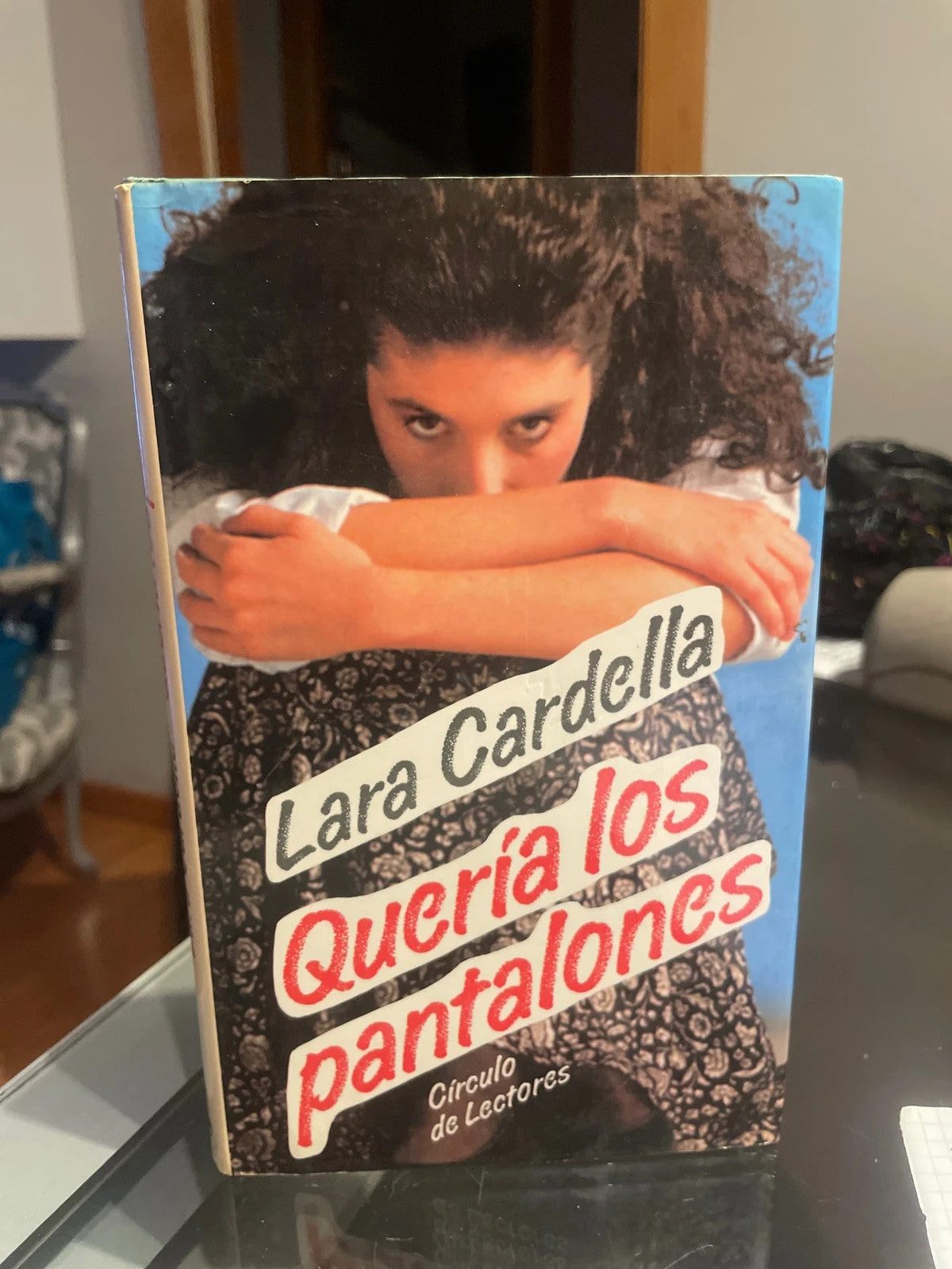 Quería los pantalones, Lara Cardella