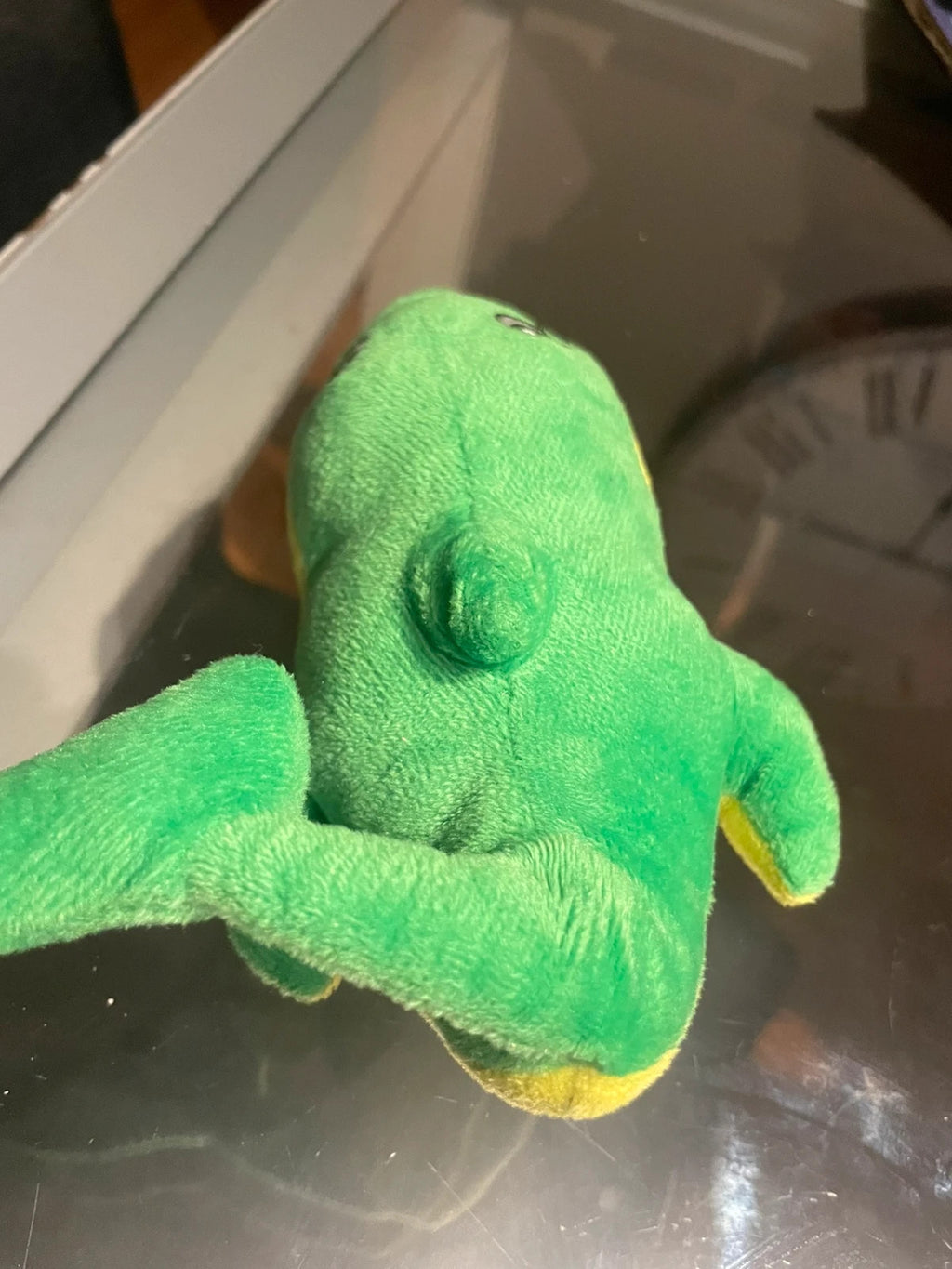 Peluche del delfín verde