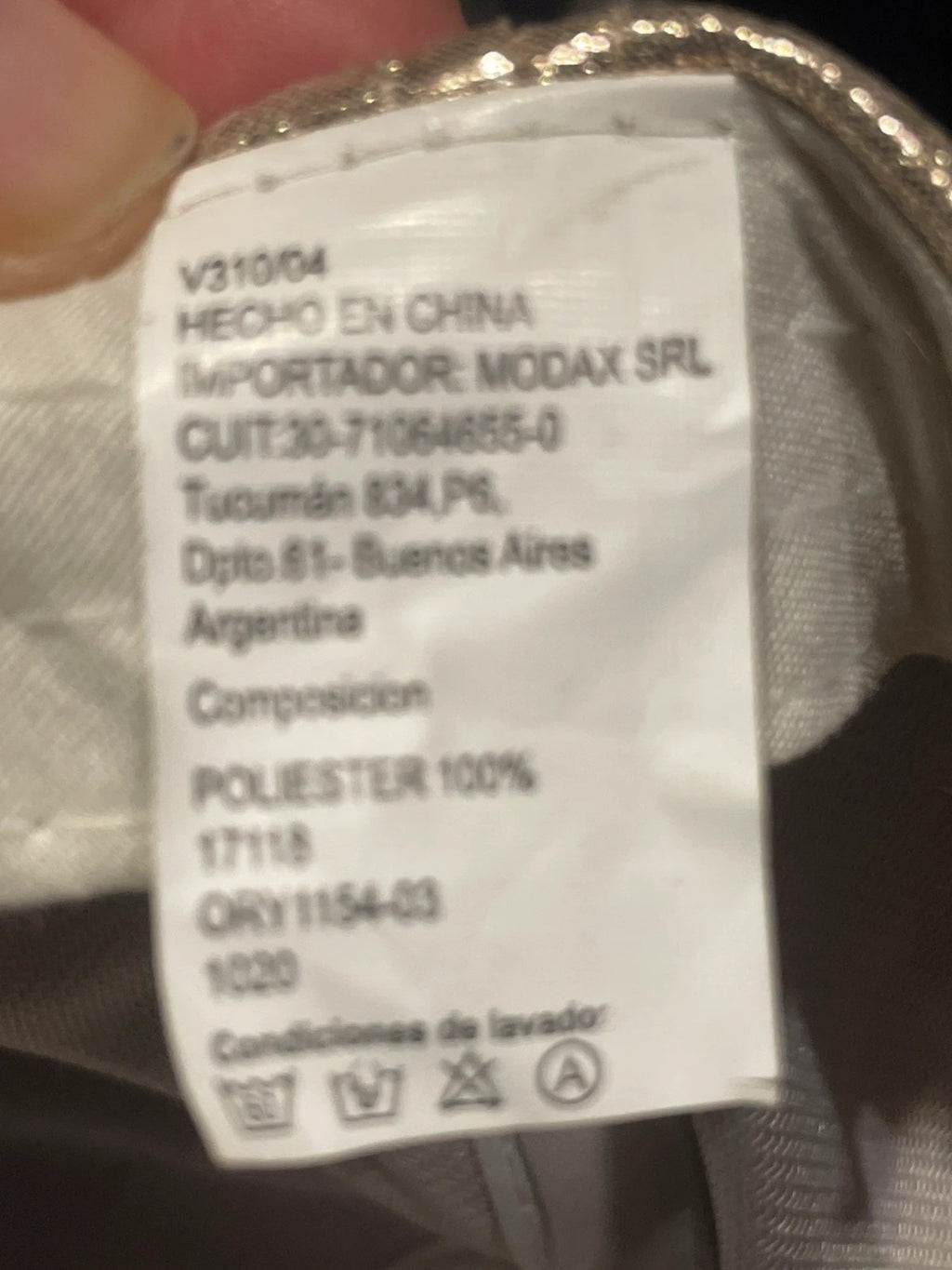Gorra dorada brillosa