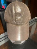 Gorra dorada brillosa