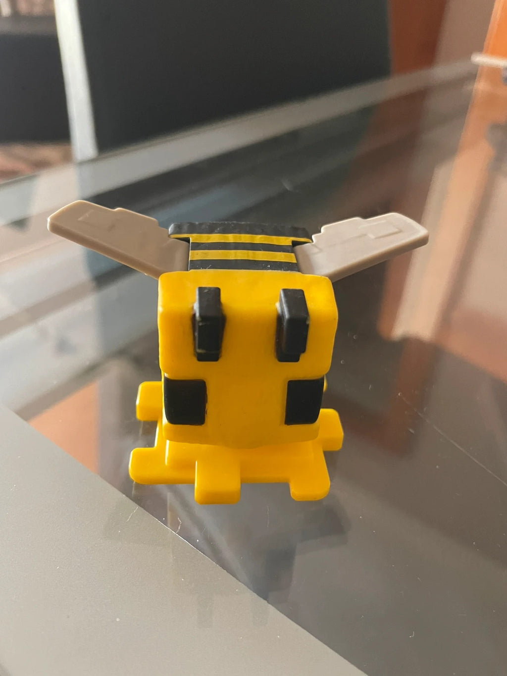 Figura de minecraft abeja
