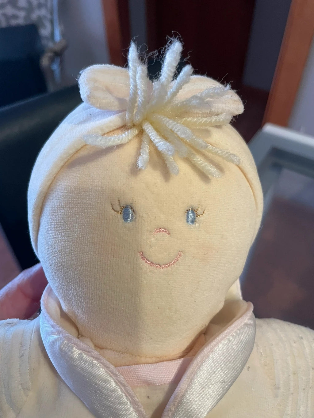 Muñeca de trapo con sonajero