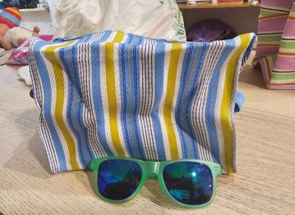 Conjunto de gafas, neceser para playa