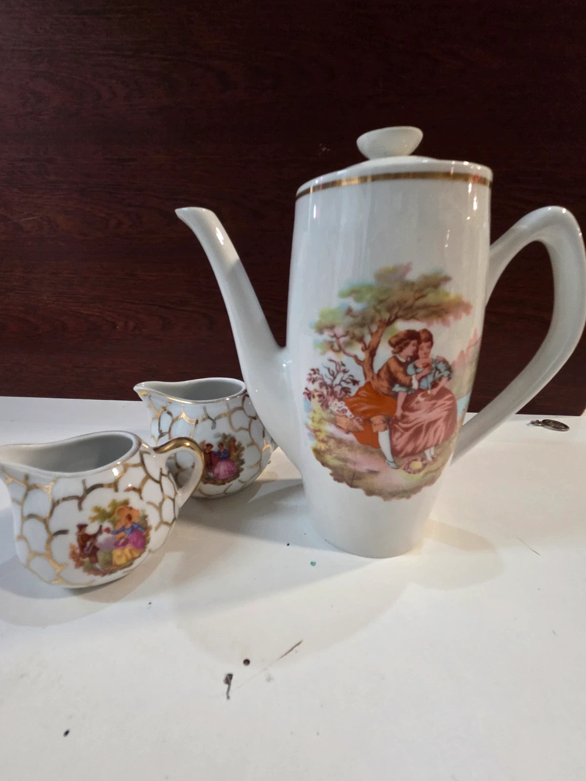 Cafetera Alta Vintage con Jarras Lecheras a Juego - Porcelana Decorativa Romántica