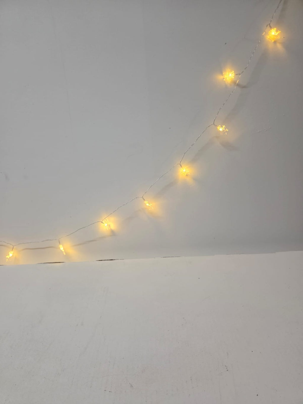 Guirnalda de Luces LED Copos de Nieve Warm Glow – Iluminación Acogedora a Pilas