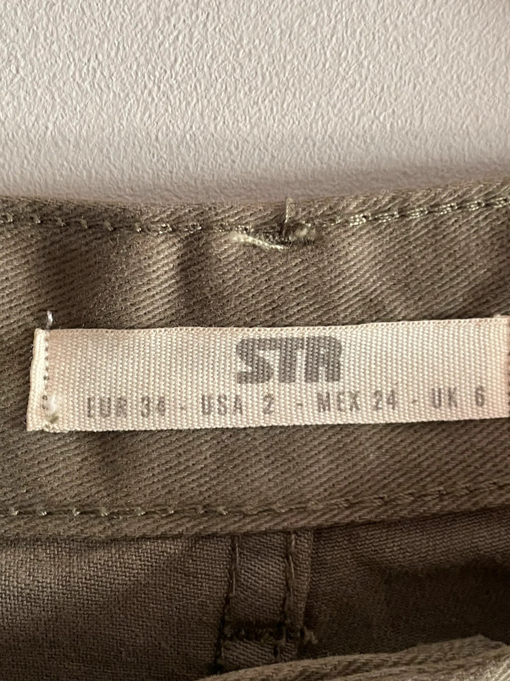 Pantalón ancho con bolsillos Stradivarius