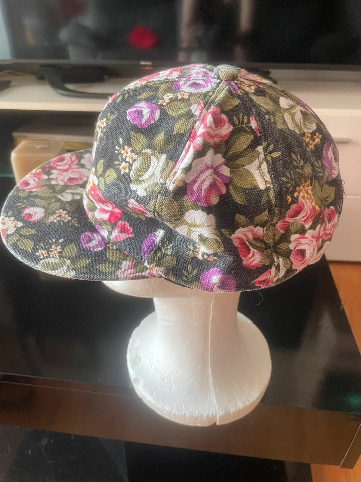 Gorra floreada de mujer