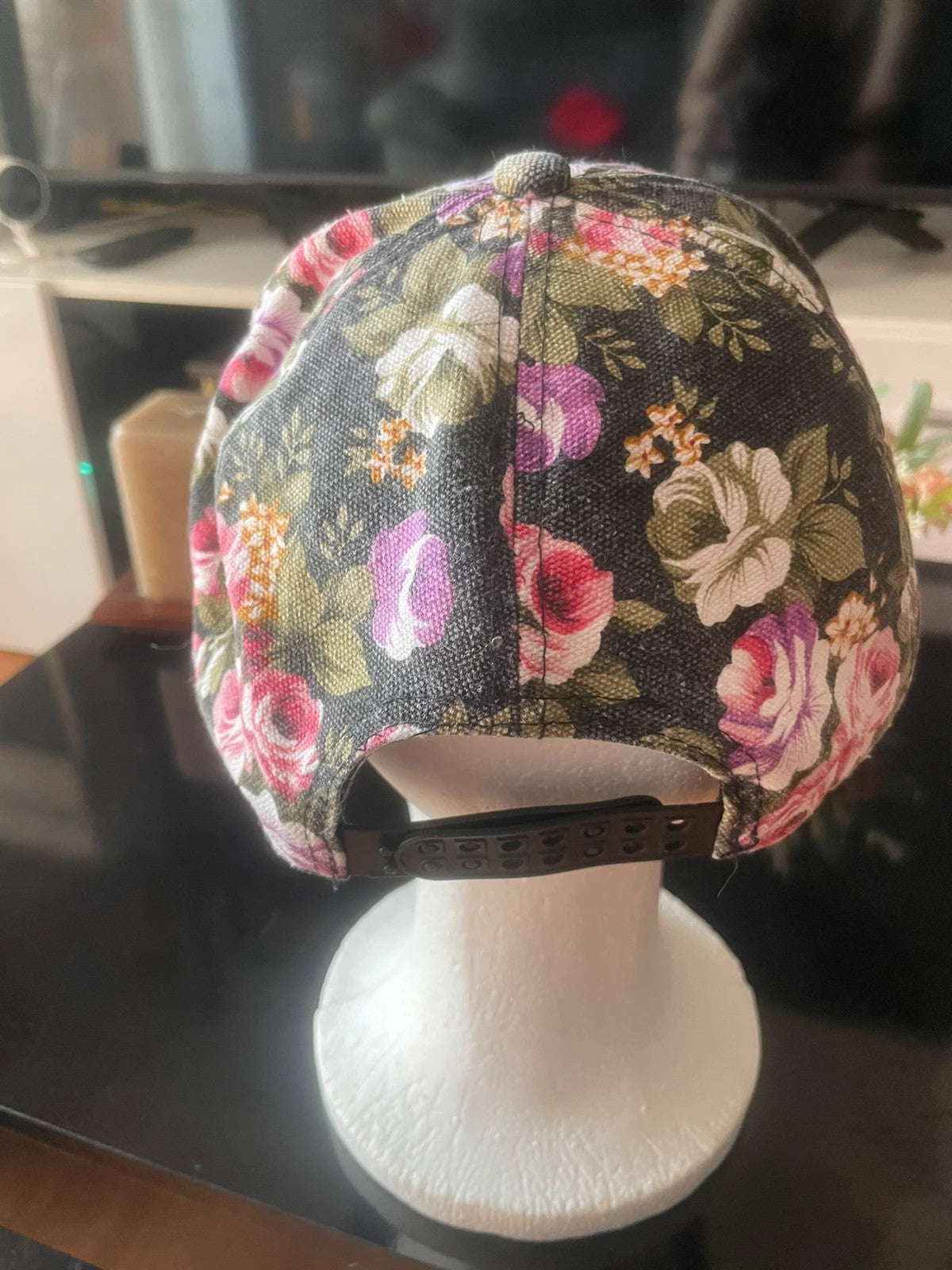 Gorra floreada de mujer