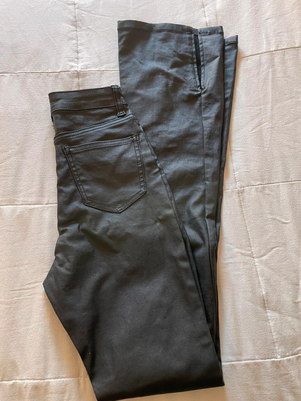 Pantalón campana efecto piel