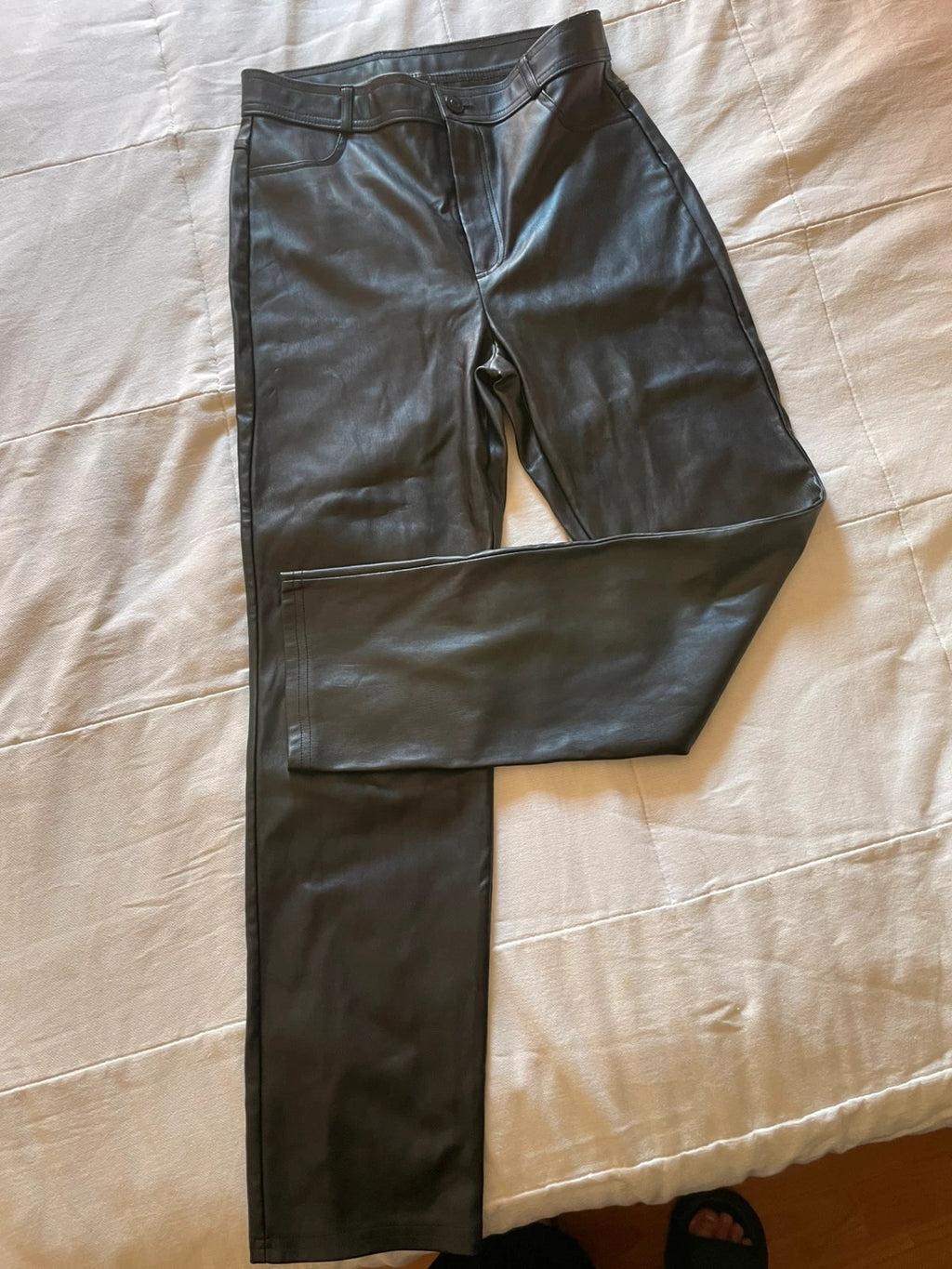 Pantalón de piel Stradivarius