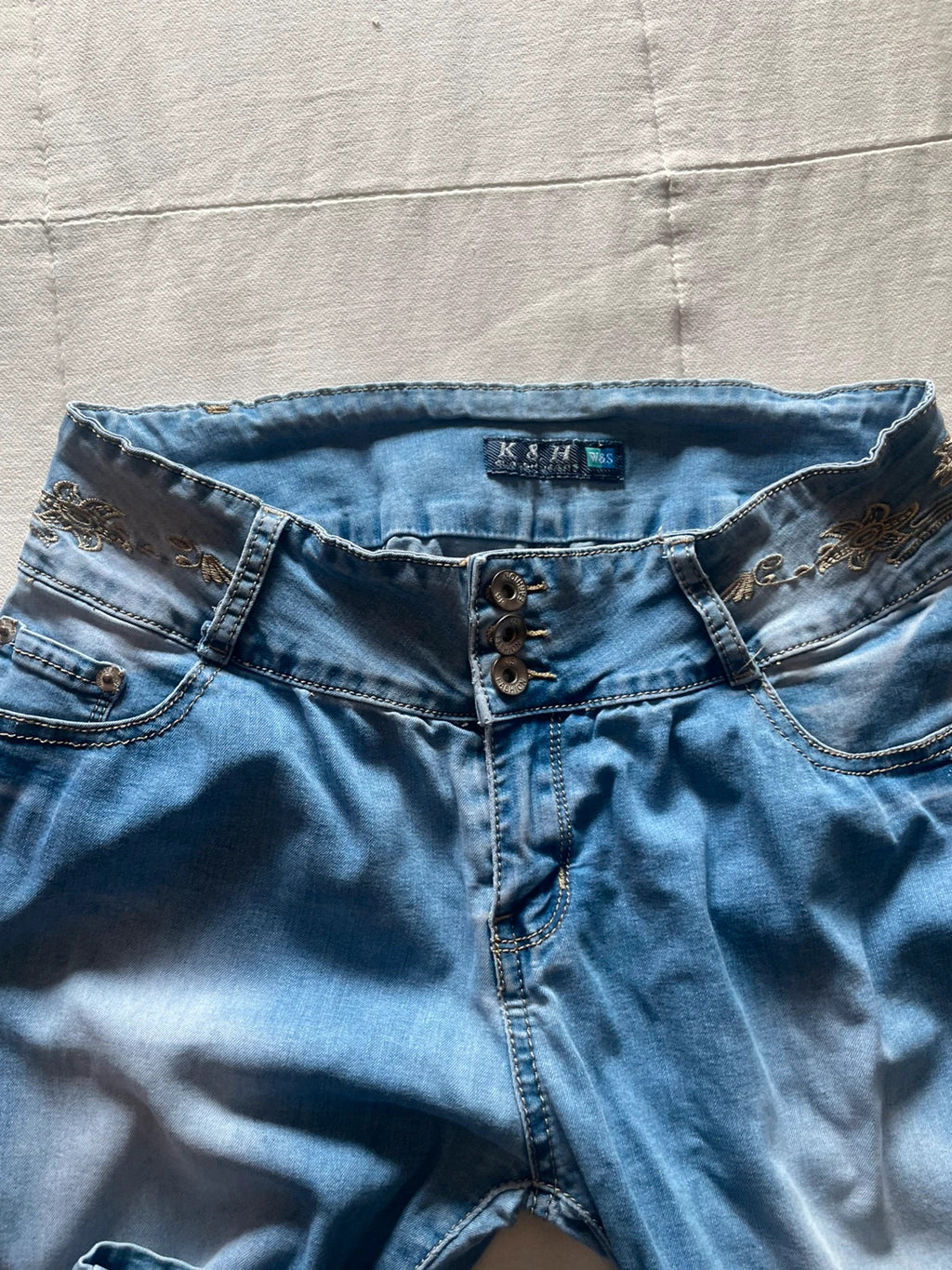 Pantalón con bordados