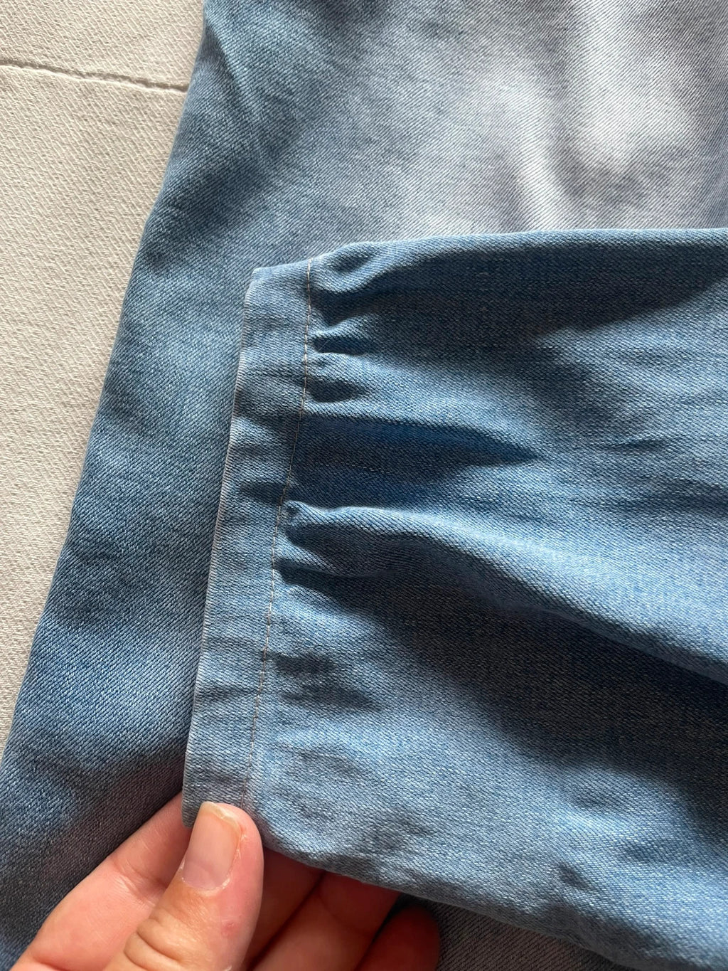 Pantalón con bordados