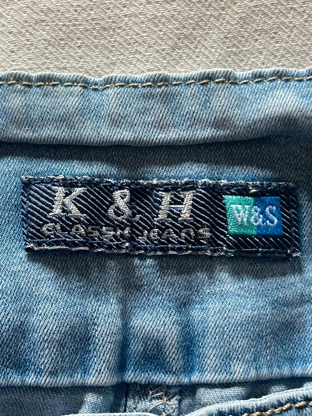 Pantalón con bordados