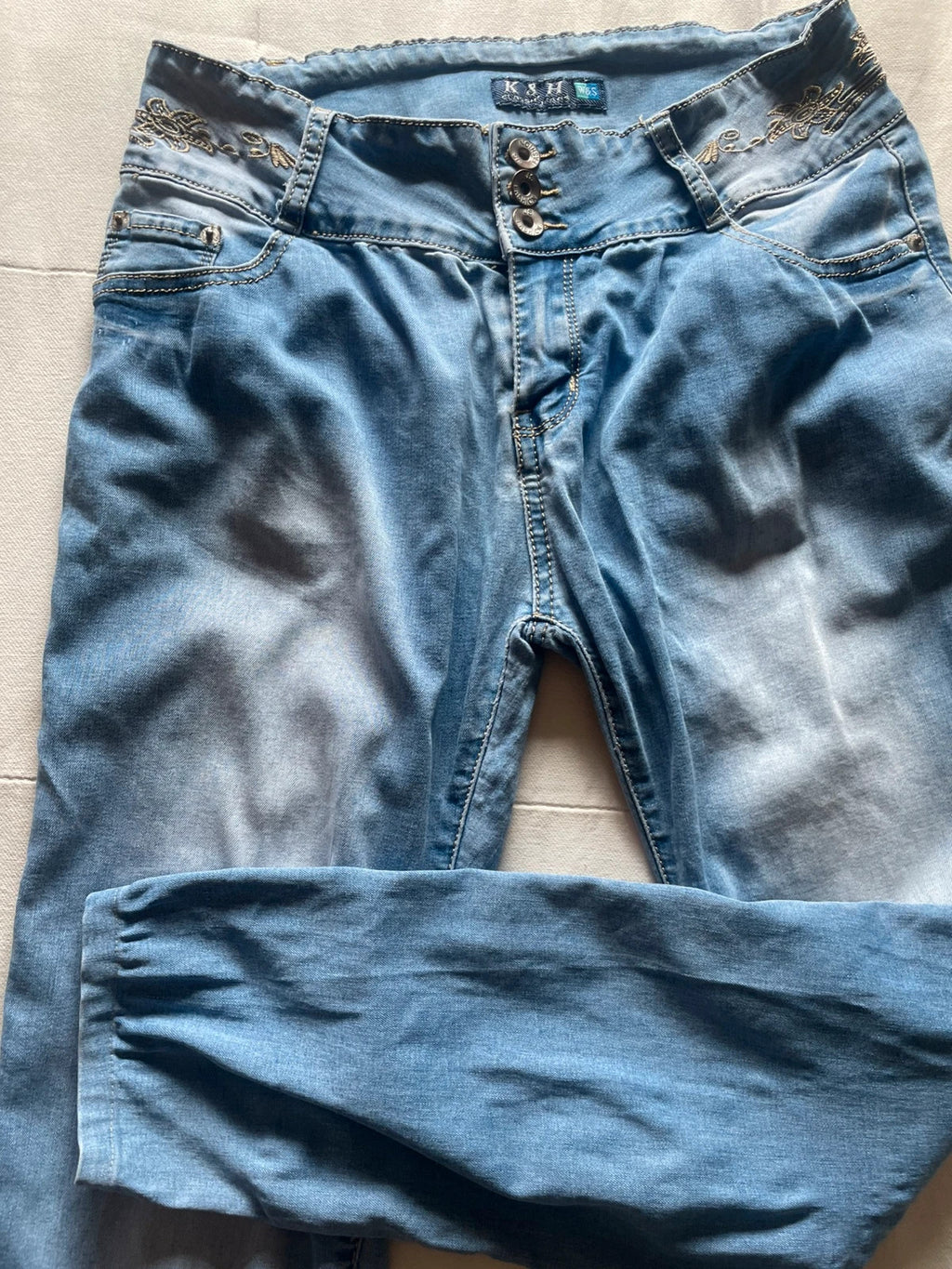 Pantalón con bordados