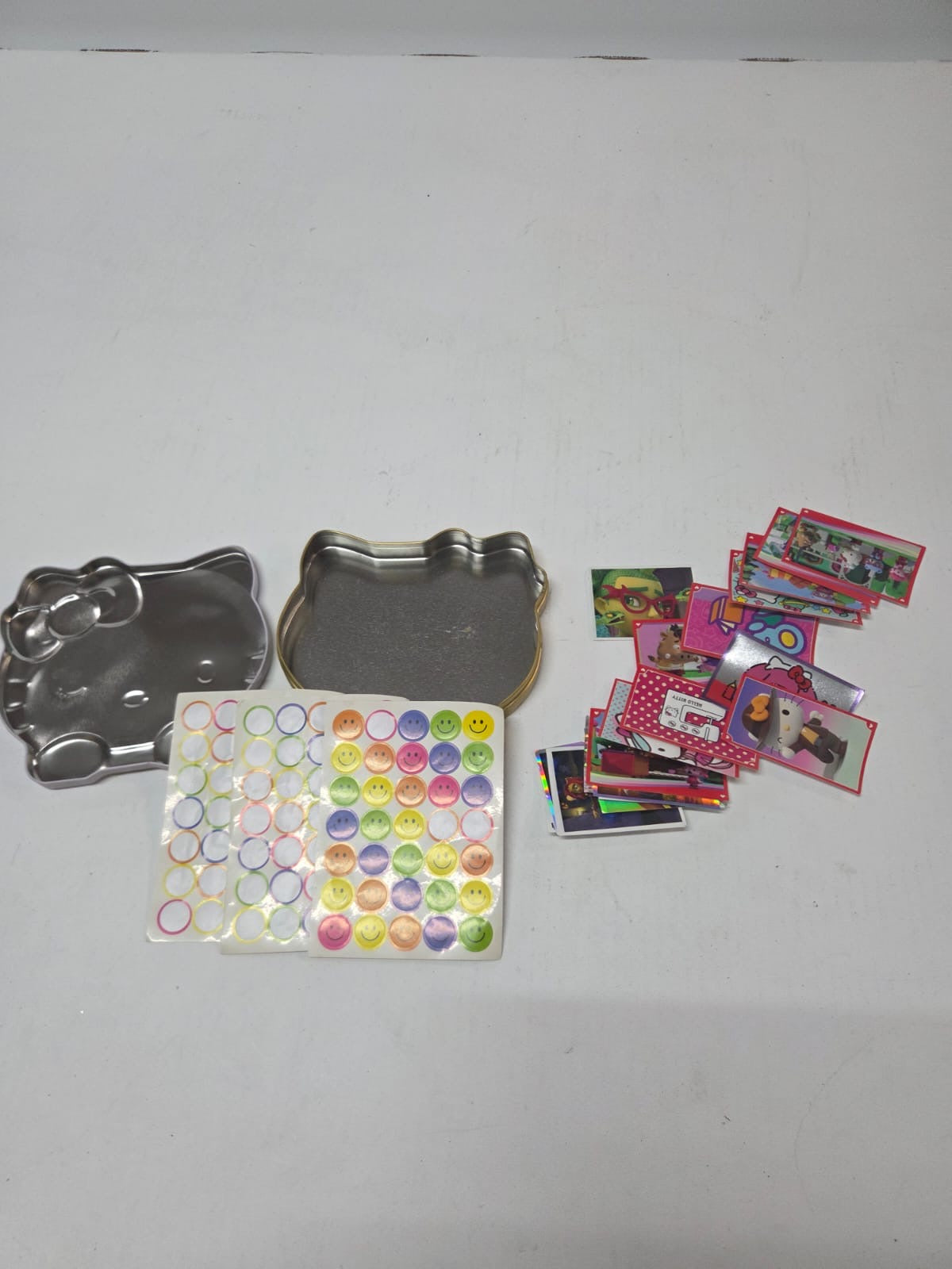 Caja Metálica de Colección Hello Kitty (Sanrio / BIP Holland) - Latas Vacías para Coleccionistas