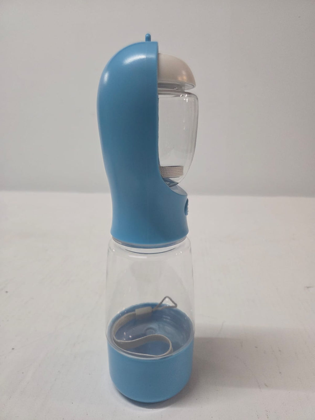 Botella de Agua Portátil Multifunción para Perros 3 en 1 – Bebedero, Dispensador de Alimentos y Bolsas