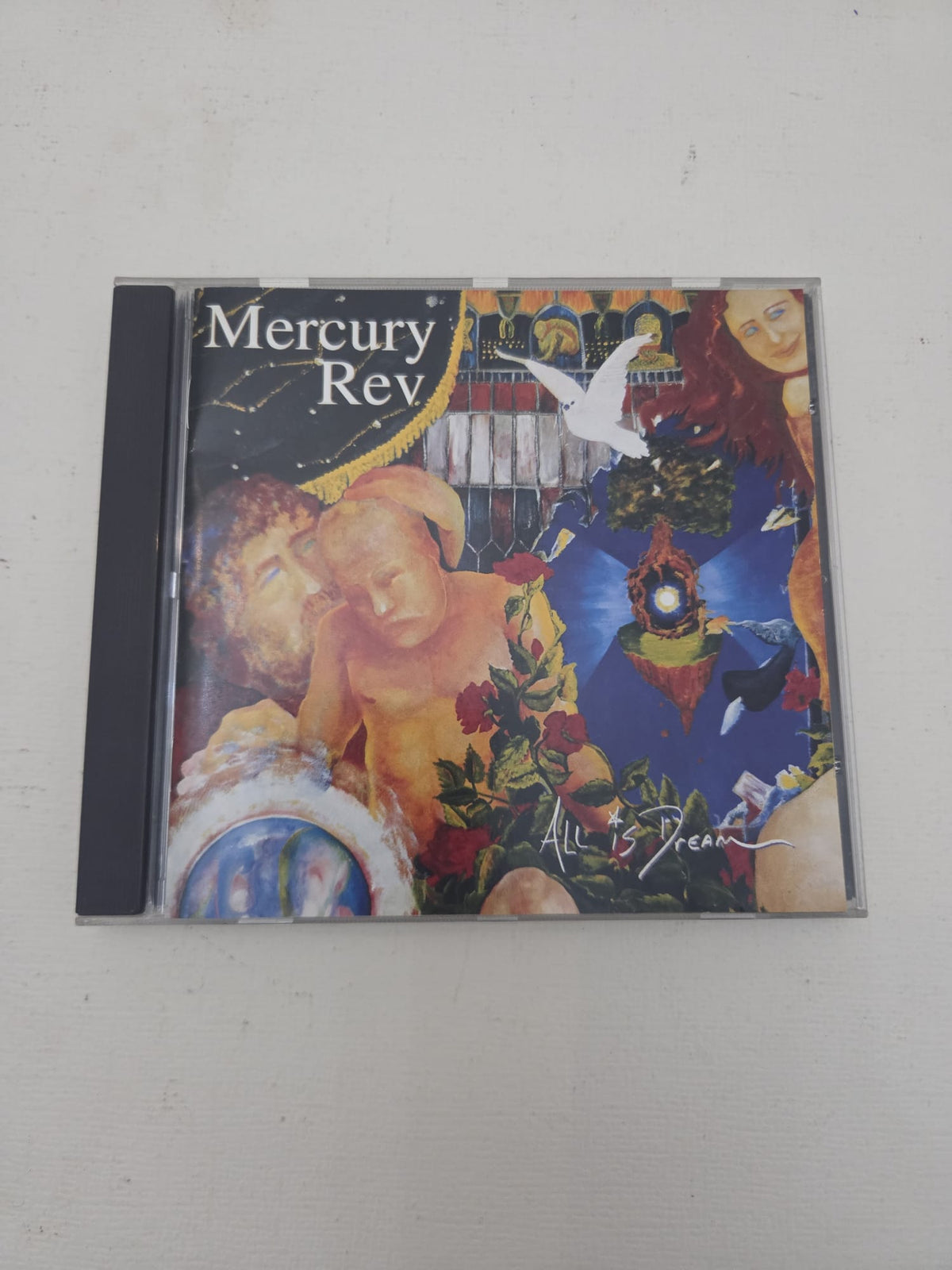 Álbum de estudio en formato CD original del grupo de rock alternativo/neo-psicodelia Mercury Rev, titulado All Is Dream (publicado en 2001 por V2 Records).  
 Lista de canciones incluida: The Dark Is Rising, Tides Of The Moon, Chains, Lincoln’s Eyes, Nite