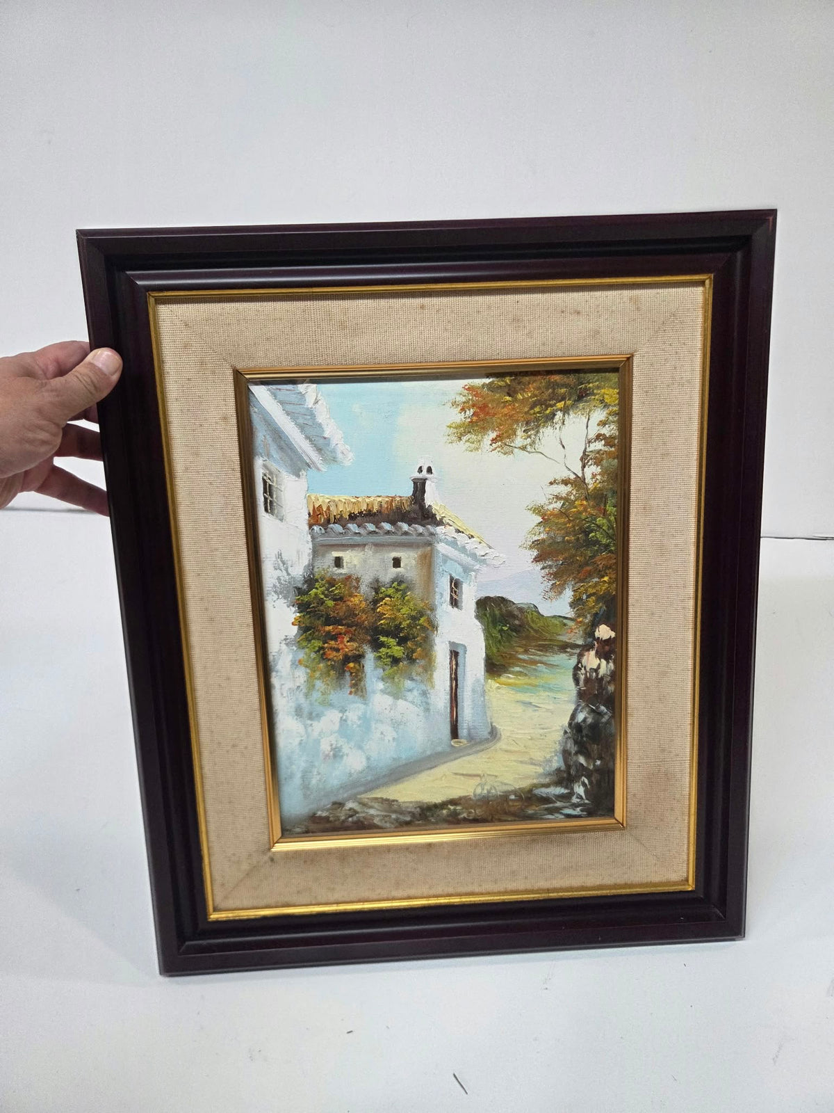 Cuadro al Óleo Paisaje Rural Mediterráneo – Casa Blanca Tradicional con Marco de Madera (45 x 52 cm)