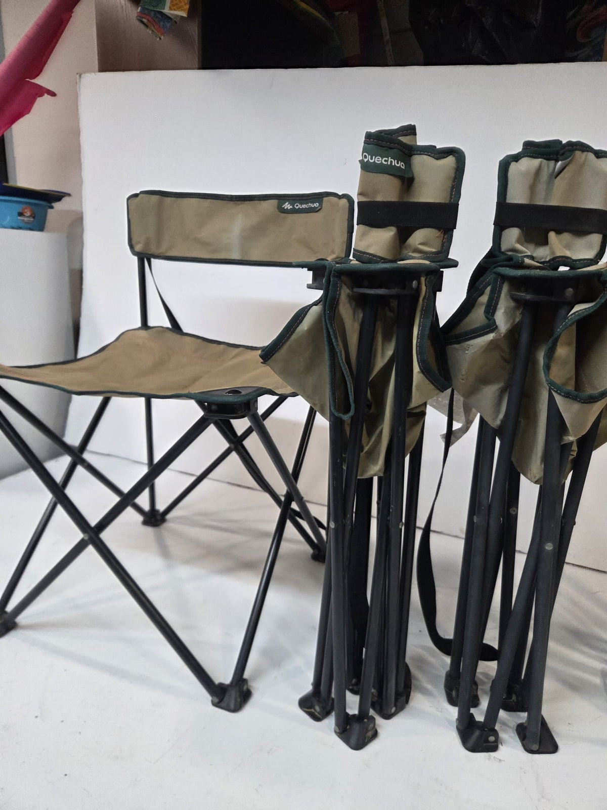 pack completo de 3 sillas, puedes usar: Pack de 3 Sillas Plegables de Camping Quechua Decathlon)