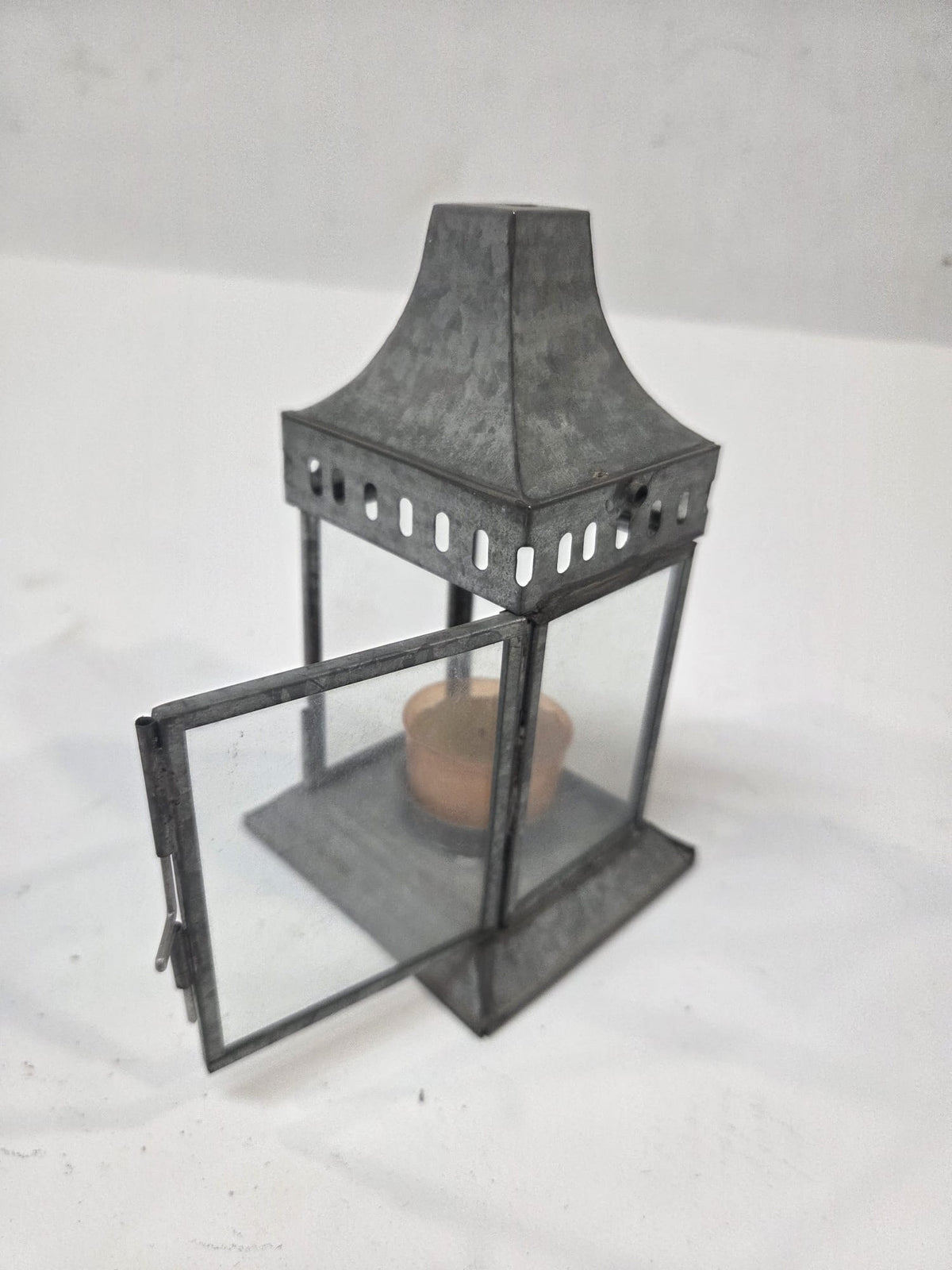 Farol Decorativo Vintage de Metal Galvanizado para Vela Té (15 cm)