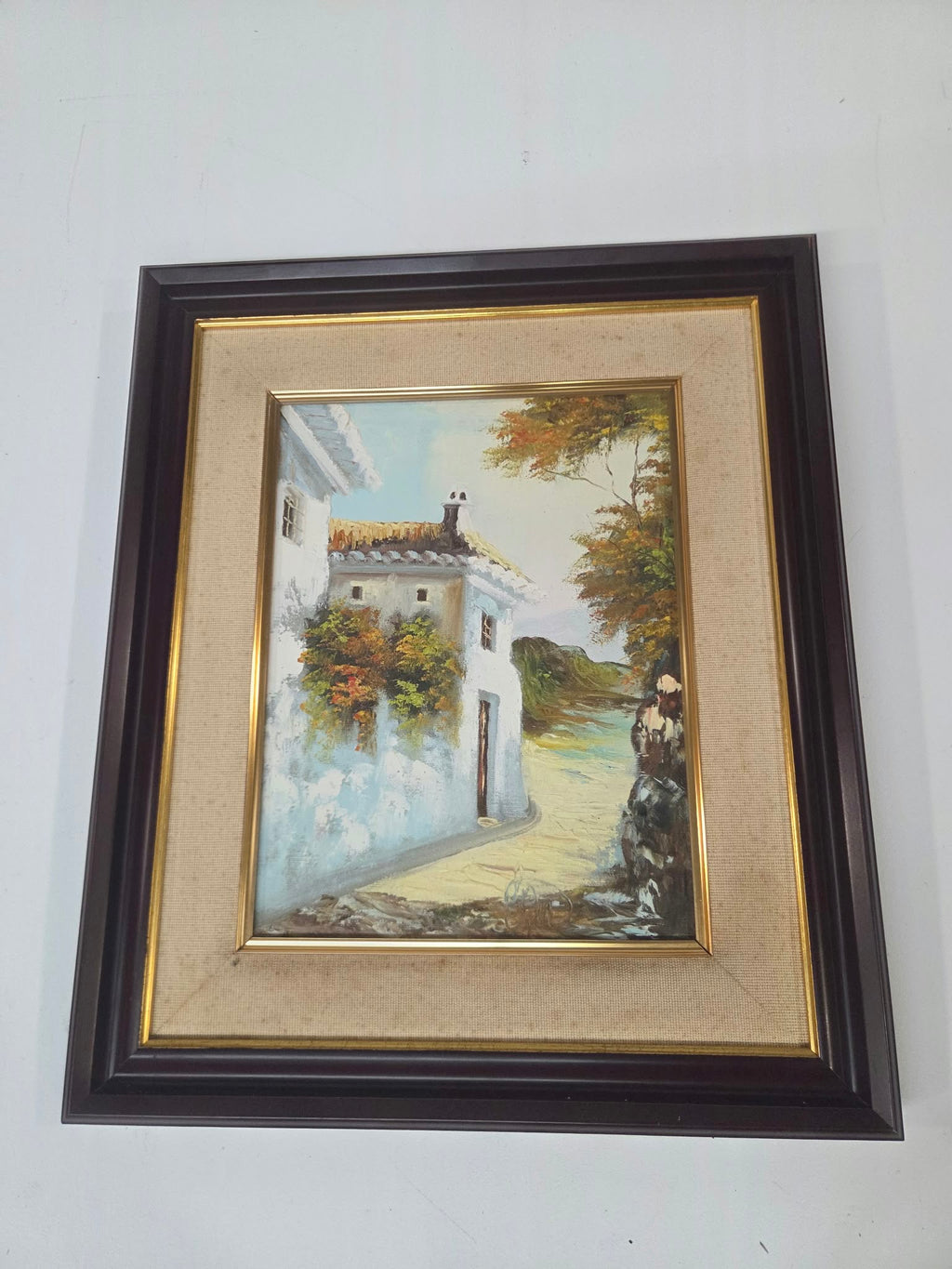 Cuadro al Óleo Paisaje Rural Mediterráneo – Casa Blanca Tradicional con Marco de Madera (45 x 52 cm)