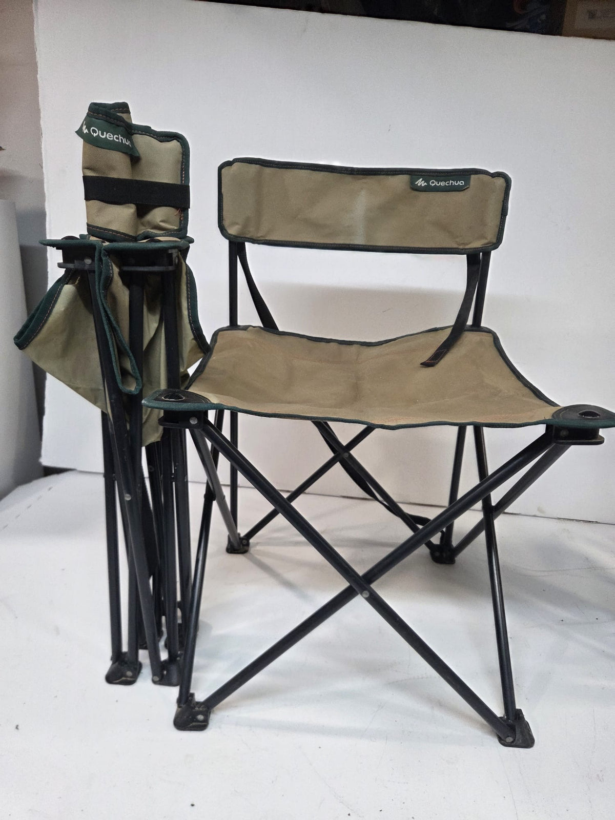 pack completo de 3 sillas, puedes usar: Pack de 3 Sillas Plegables de Camping Quechua Decathlon)
