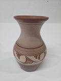 Jarrón Artesanal de Cerámica de Barro Pintado a Mano - Estilo Rústico Vintage (18 cm)