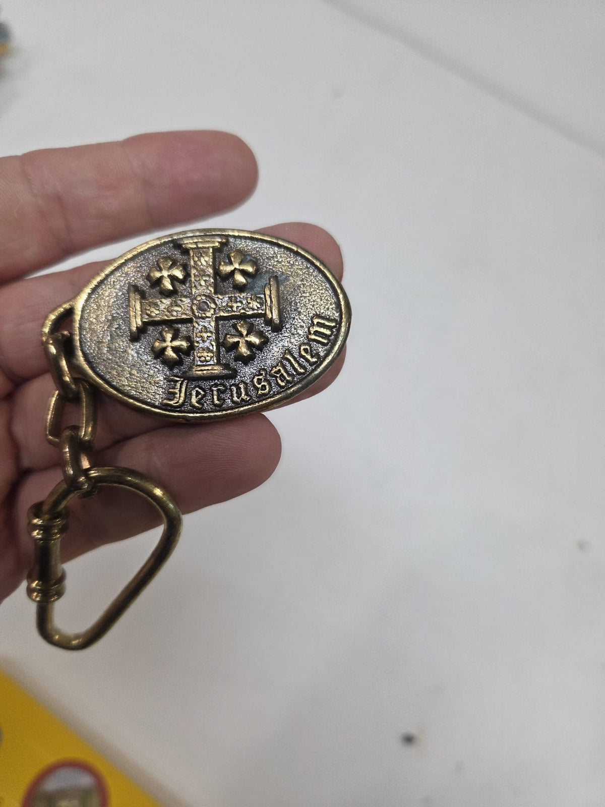 Llavero Vintage Cruz de Jerusalén – Souvenir de Tierra Santa (Bronce/Latón)