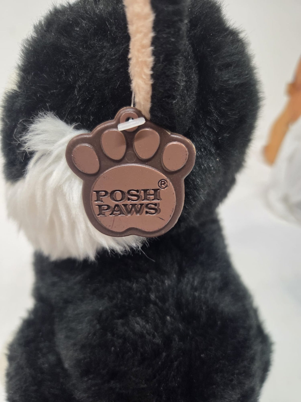 Peluche de Gato Blanquinegro Tipo Esmoquin – Posh Paws (20 cm)