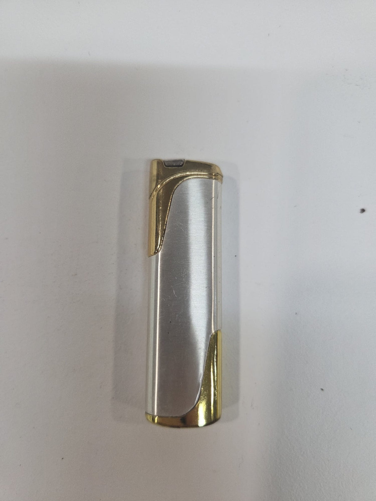 Encendedor Recargable Vintage de Gas Butano - Acabado Bicolor Plata Satén y Dorado