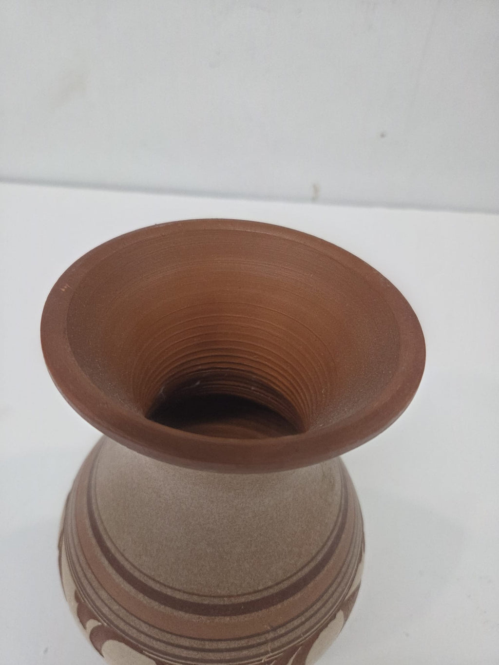 Jarrón Artesanal de Cerámica de Barro Pintado a Mano - Estilo Rústico Vintage (18 cm)