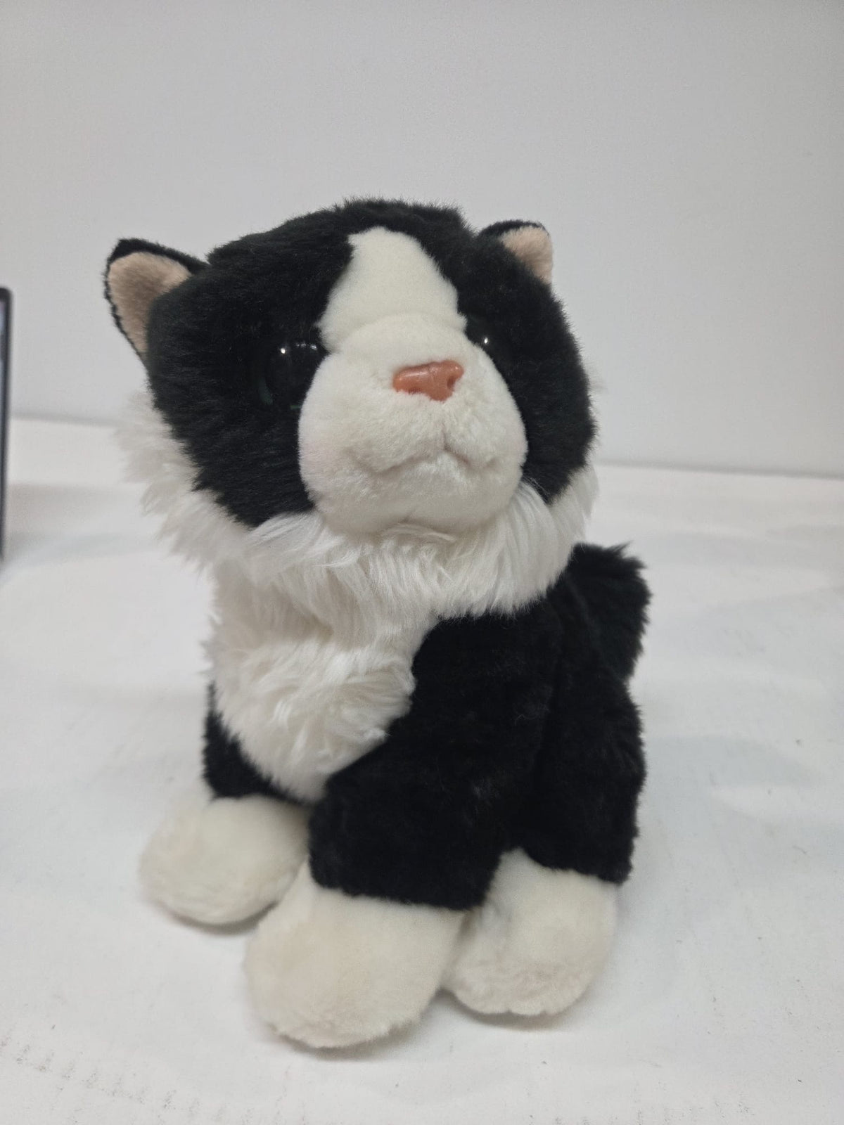 Peluche de Gato Blanquinegro Tipo Esmoquin – Posh Paws (20 cm)