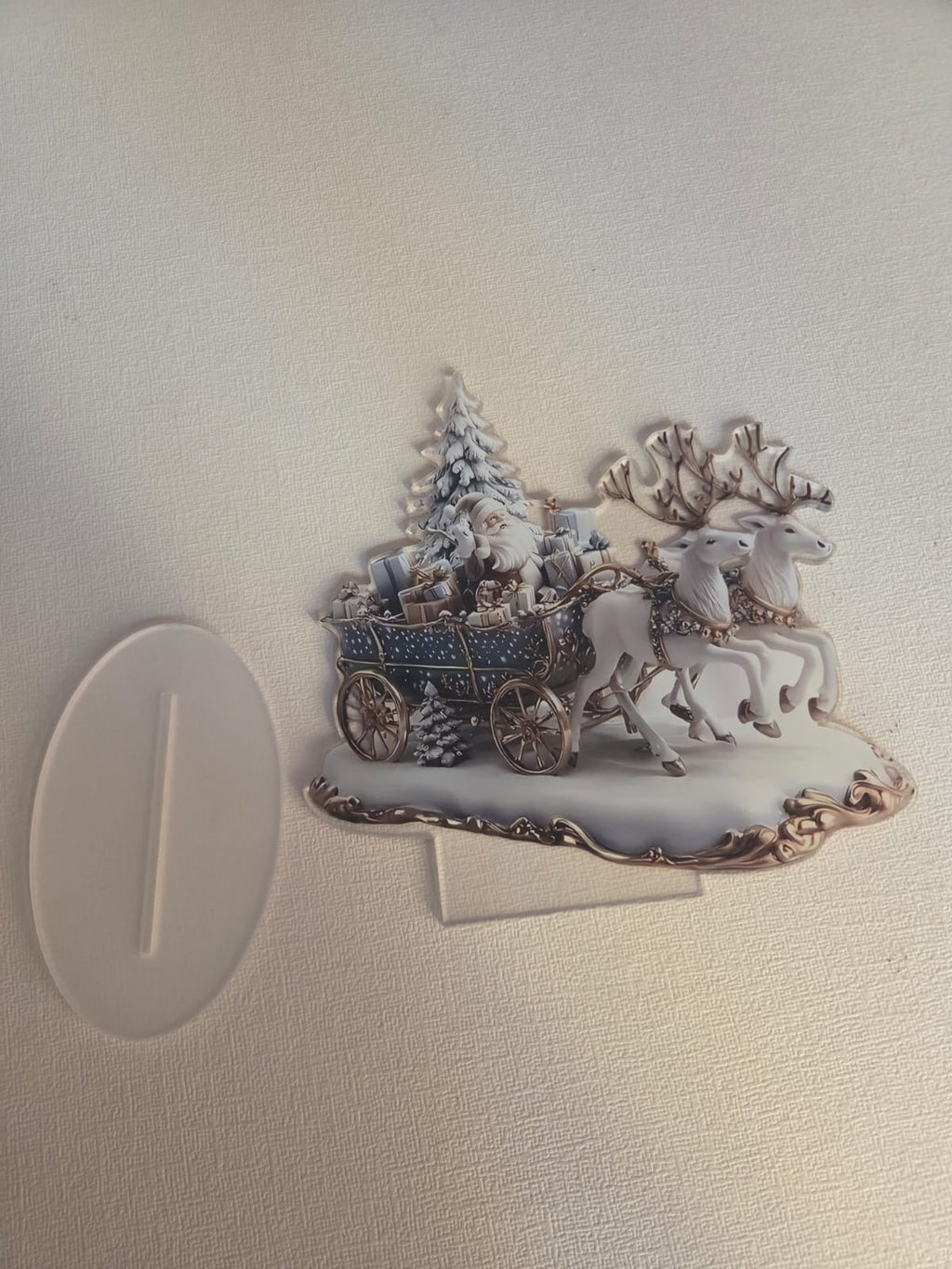 Adorno Decorativo Navideño de Acrílico – Papá Noel en Trineo con Renos