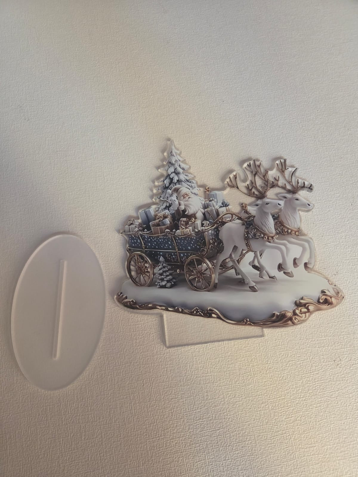 Adorno Decorativo Navideño de Acrílico – Papá Noel en Trineo con Renos