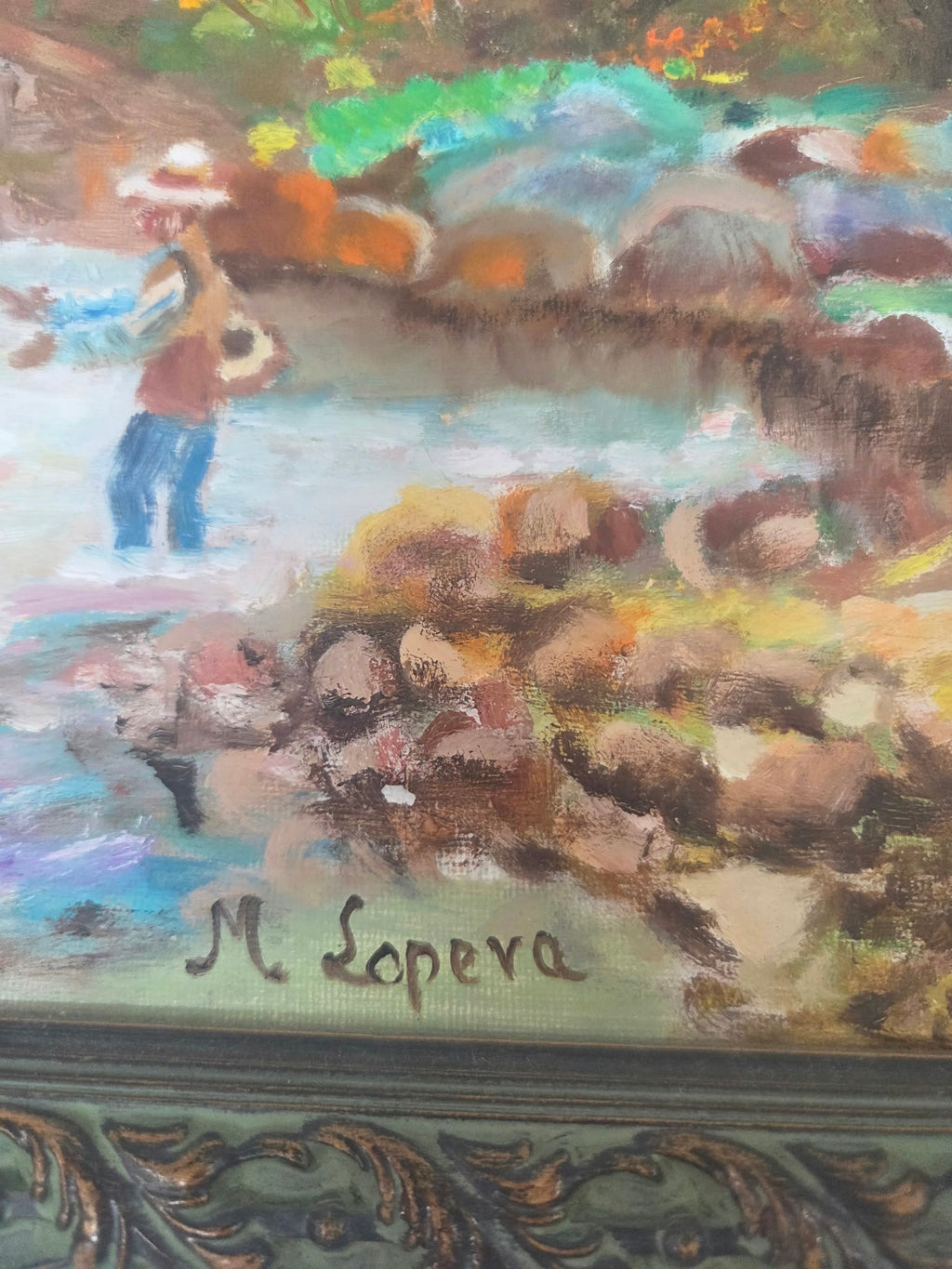 Cuadro al Óleo Paisaje Rural con Pescador y Puente – Firmado M. Lopera (Con Marco)
