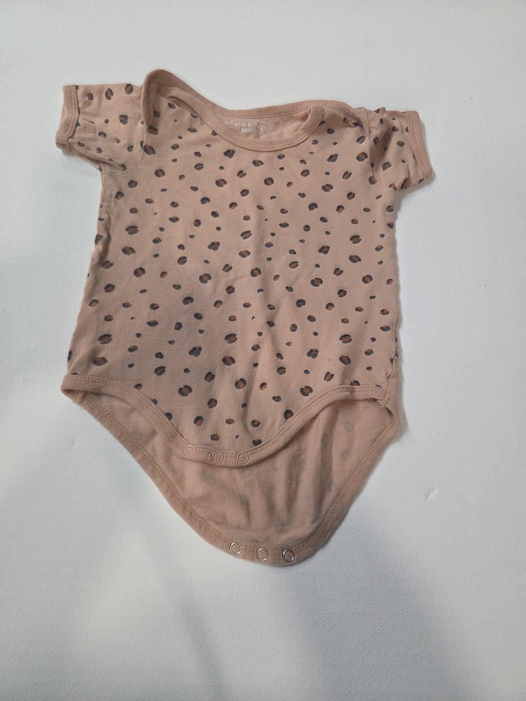 Body de bebé manga corta beige con estampado animal print – Talla 86/92 (Sweet & Soft)